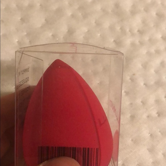 Illuminati Makeup Sponge! - Picture 7 of 10